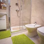 Linda Zambrattia 3*