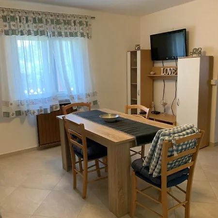 Linda Zambrattia 3*