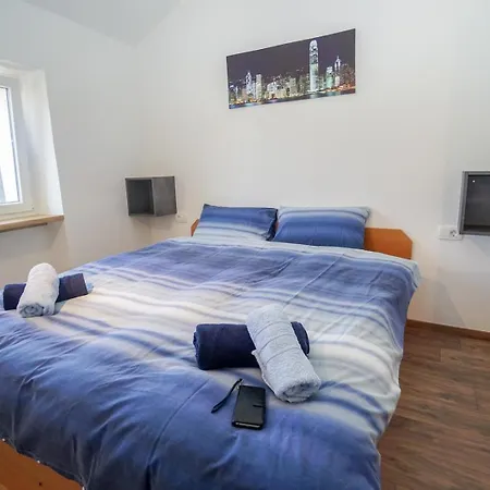 Linda Zambrattia Savudrija