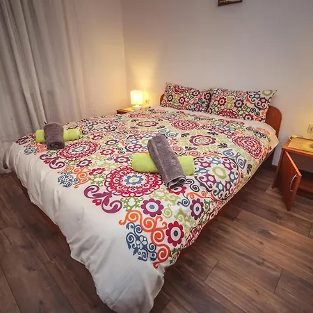 Linda Zambrattia 3*